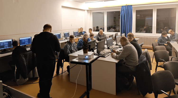 Rendhagyó informatika nyílt nap az Eötvösben