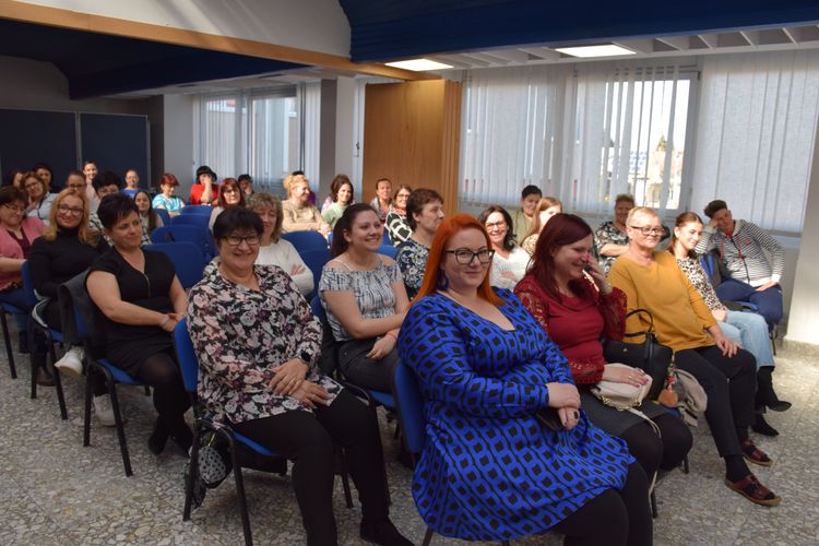 Megválasztották az Eötvös Szépét a nőnapi rendezvényen