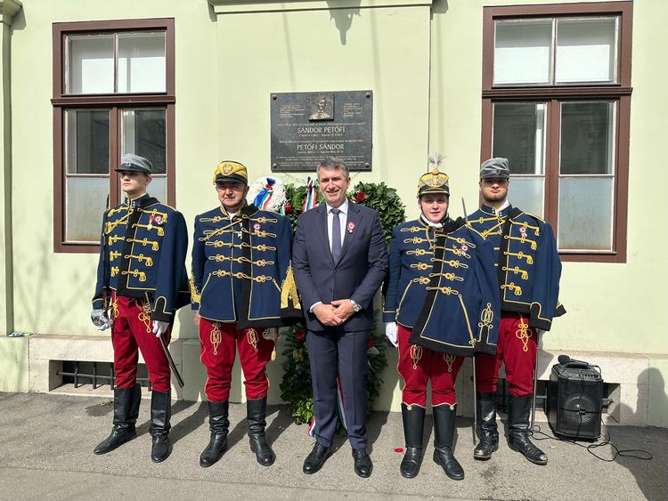 Hagyományőrzés a határokon túl is Koszorúzás Horvátországban