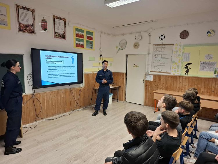 Az idei évben is elindult az Eötvös pályaválasztási Road Showja