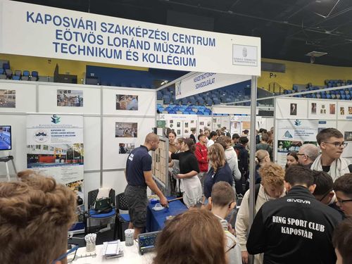 08b941a8-6d4d-4f8c-9308-c6fa9b6885d3.jpg