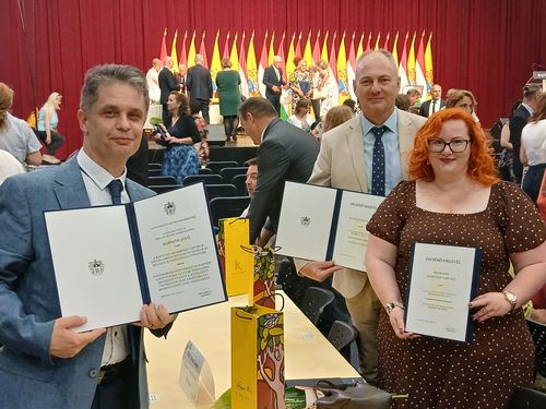 Városi díjat kaptak az Eötvös kiváló munkatársai