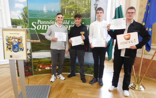 A Somogyi betyárok csapata 3. helyezett lett a Somogy vármegye értékei vetélkedő döntőjében 2026. 03. 18-án a kaposvári Vármegyeházán.JPG