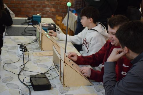 Jövőbe mutató szakmák közelről – pályaorientációs nap a Toldi iskolában