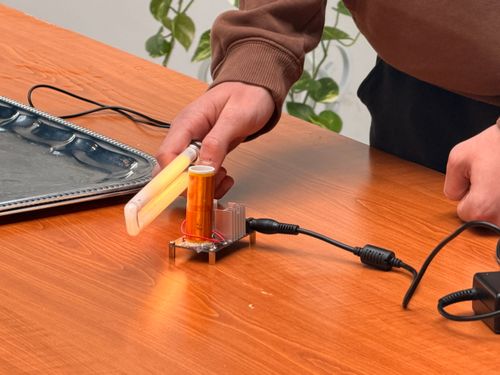 Szikrázó ötletek és látványos kísérletek az Eötvös fizikaversenyen